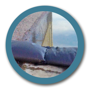 inflatable flood barrier