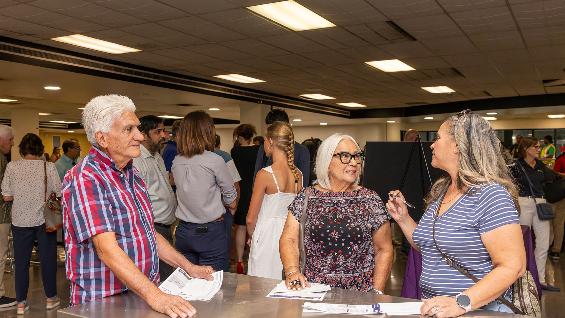 Valley Metro and the City of Phoenix invite the community to attend one of several upcoming open houses to learn more about the proposed West Phoenix Light…