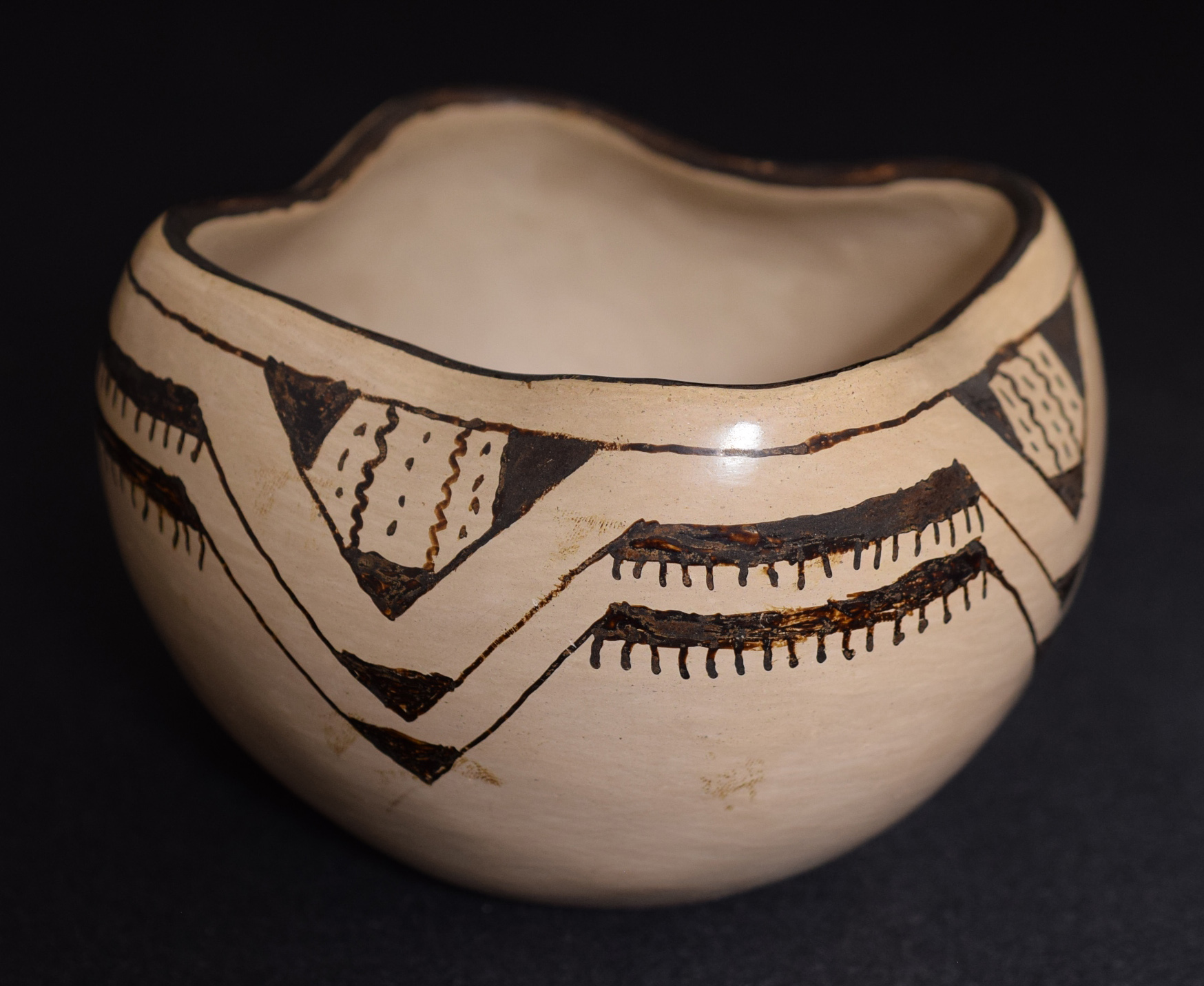Pee-Posh pottery collection, bowl with geometric design