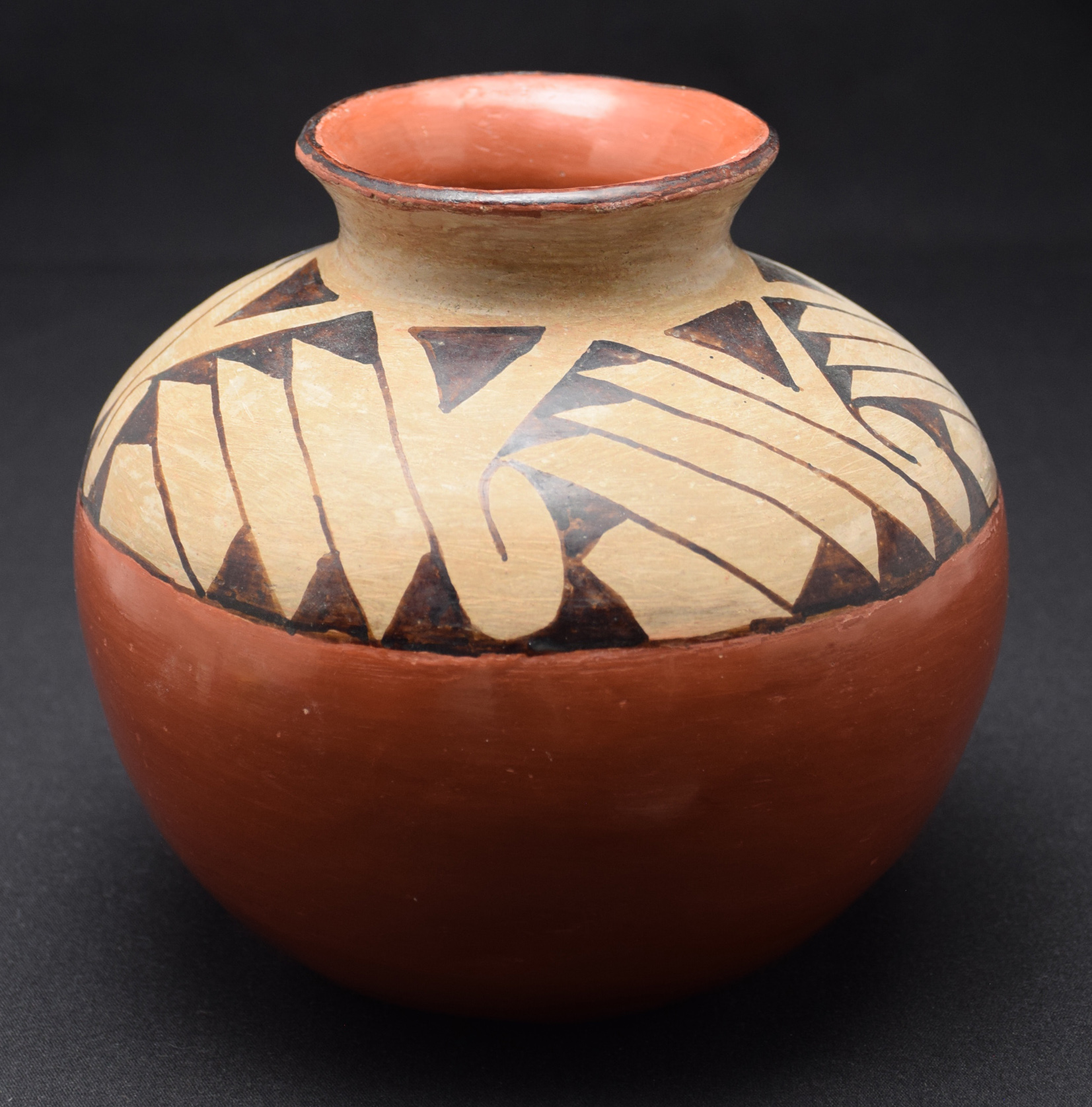 Pee-Posh pottery collection, vase with geometric design
